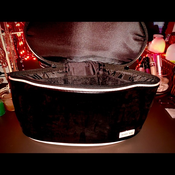 Mary Kay Cosmetic Carry All Tote Travel Case - Picture 3 of 5